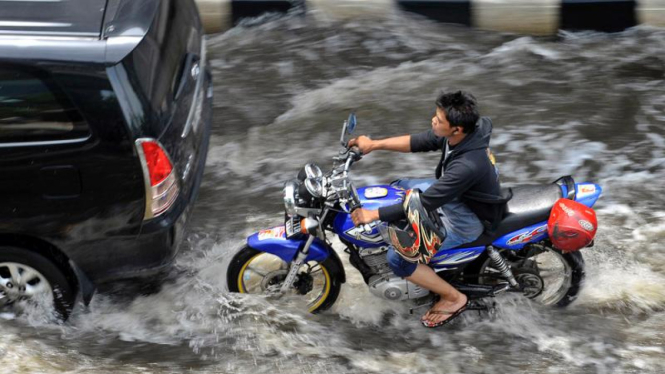 Banjir rob di jalan Gunung Sahari, Jakarta