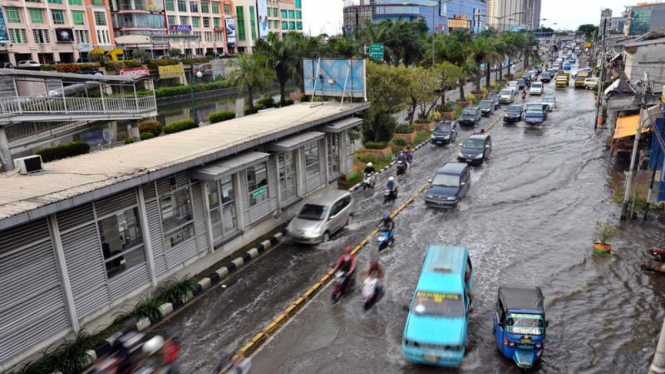 Banjir rob di jalan Gunung Sahari, Jakarta