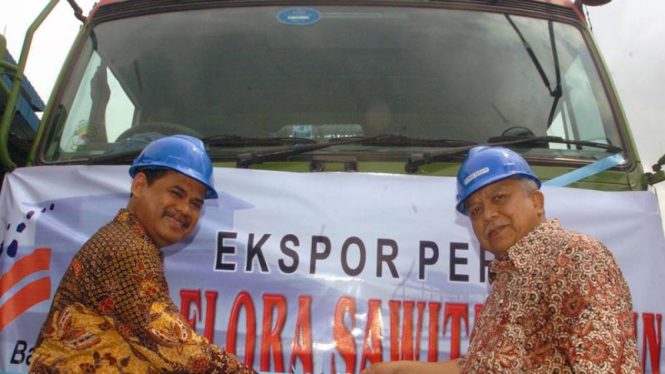 PT Bakrie Sumatera Plantations Tbk melakukan ekspor perdana produk turunan CPO