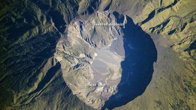 Foto gunung Tambora bidikan NASA