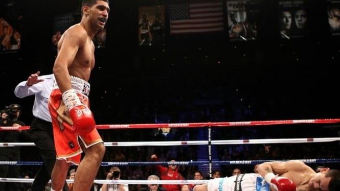 Amir Khan menjatuhkan Marcos Maidana