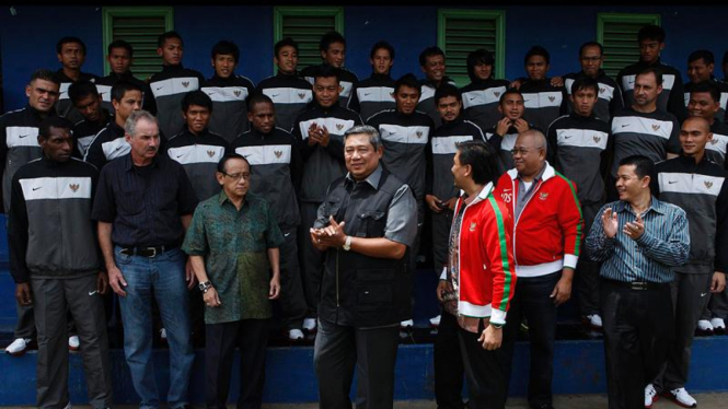 Presiden SBY berfoto bersama timnas Indonesia