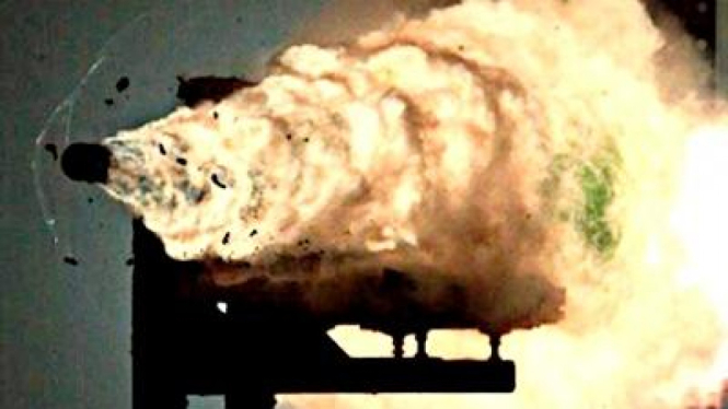 Senjata Electronic Railgun besutan Angkatan Laut AS