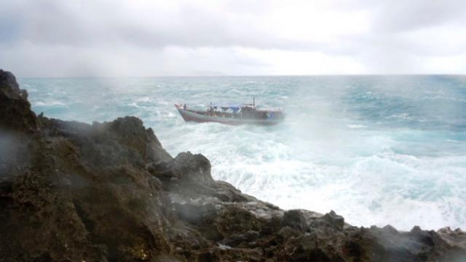Kapal pencari suaka tenggelam di Pulau Christmas