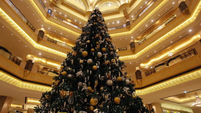 Pohon Natal dengan hiasan senilai US$11 juta di Abu Dhabi