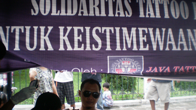 Aksi tato untuk keistimewaan Yogyakarta