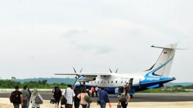 Express Air di bandara Matahora Wakatobi, Sulawesi Tenggara