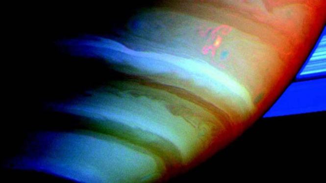 Kilat di Planet Saturnus