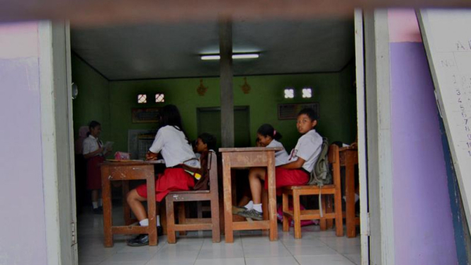 Sekolah Ambruk