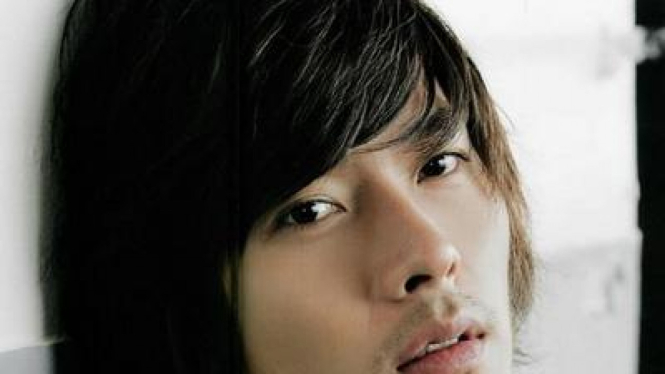 Hyun Bin 