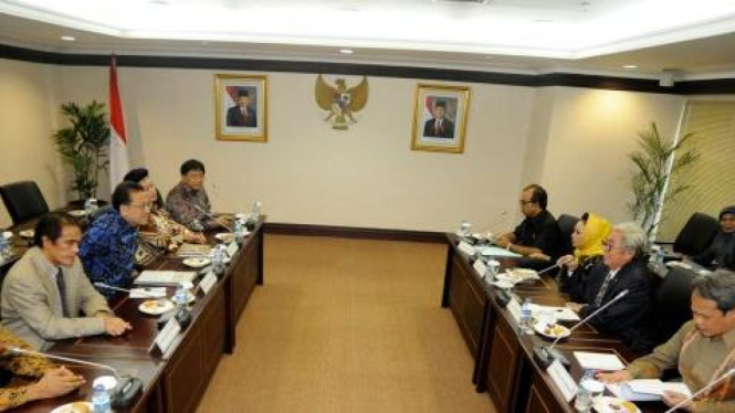 Pimpinan MPR (kanan) dan Pimpinan DPD gelar rapat konsultasi