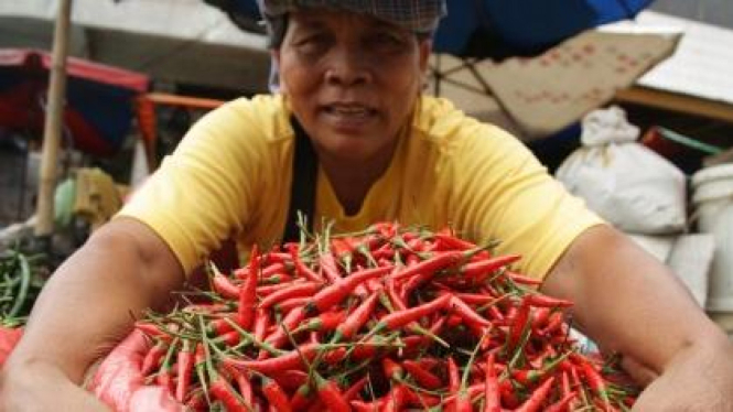 Cabai (cabe) merah Thailand dijual di pasar Kodim, Pekanbaru