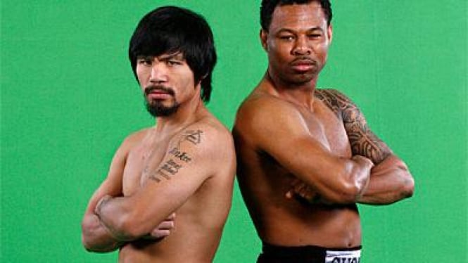 Manny Pacquiao (kiri) dan Shane Mosley