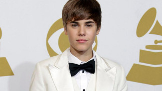 Ajakan Kencan Justin Bieber Ditolak Rihanna