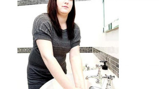 Wanita Ini Habiskan 10 Jam Sehari di Toilet