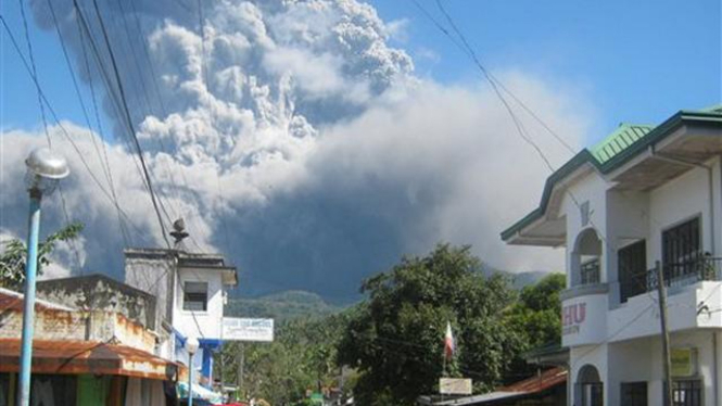 Asap letusan Gunung Bulusan di Filipina