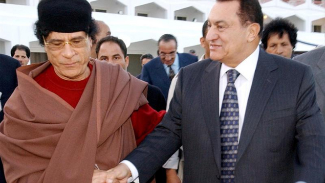 Pemimpin Libya Moammar Khadafi dan mantan Presiden Mesir Hosni Mubarak
