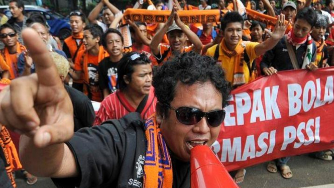 Demonstrasi menuntut mundur Nurdin Halid di kantor PSSI, Jakarta
