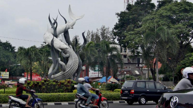 Tugu Hiu dan Buaya Kota Surabaya.