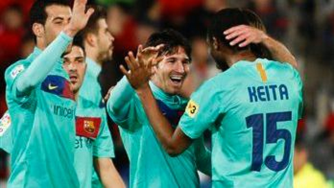 Pemain Barcelona rayakan gol Lionel Messi