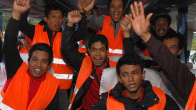 Sejumlah pekerja PT Wijaya Karya (WIKA) tiba dari Libya