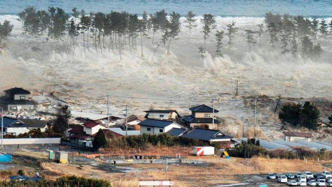 Tsunami hantam Jepang