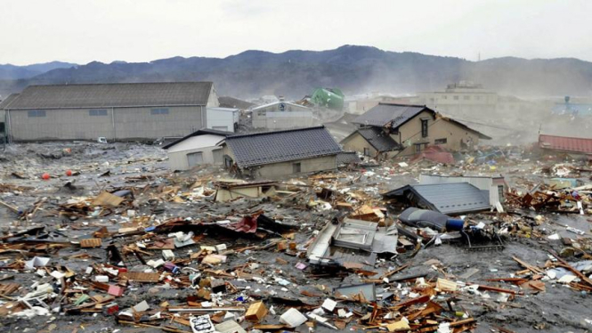 Tsunami hantam Jepang