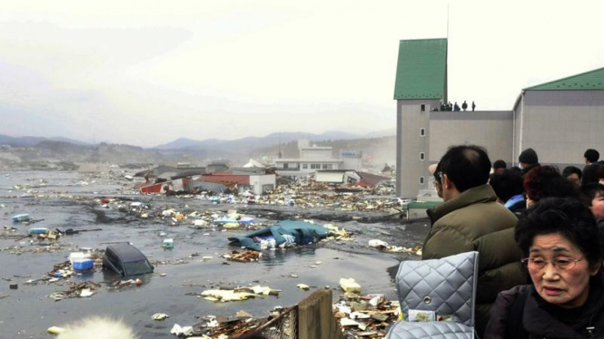 Tsunami hantam Jepang
