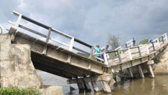 Jembatan Kali Buaya, 75 km dari Jayapura, kena tsunami Jepang Jumat 11 Maret