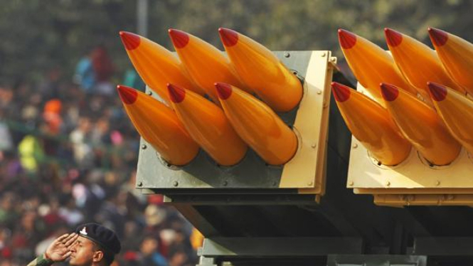 Peluncur roket India pada pawai Hari Kemerdekaan India di New Delhi.