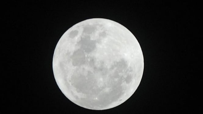 Bulan purnama atau Supermoon.