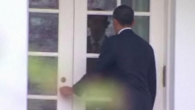 Presiden Obama terkunci di luar Gedung Putih