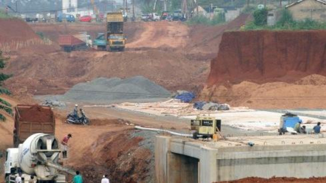 Pemerintah merencanakan pembangunan jalan tol sepanjang 1.000 kilometer di Sumatera.