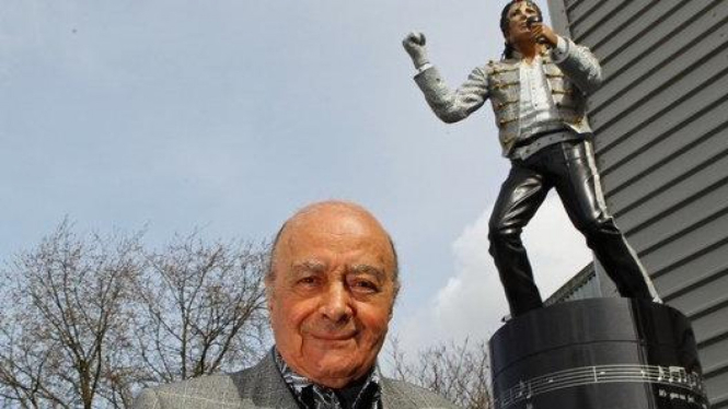 Mohamed Al Fayed dan patung Micheal Jackson di Fulham