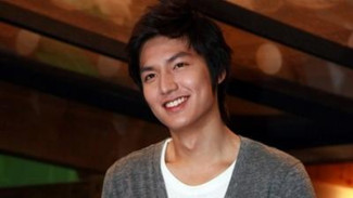 Gaya Kencan Unik Lee Min Ho di Spanyol