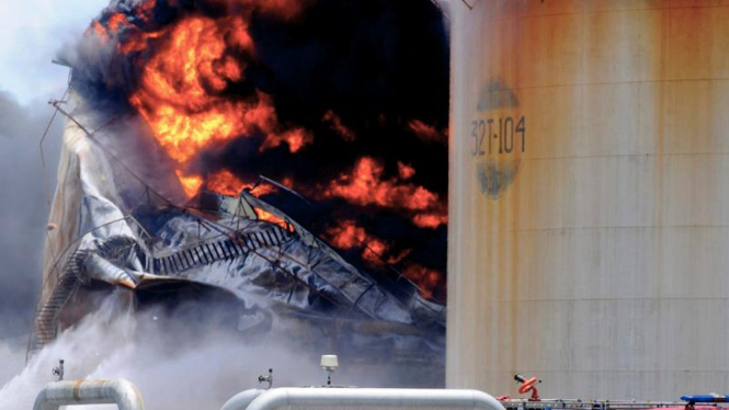 Kebakaran kilang minyak Pertamina di Cilacap
