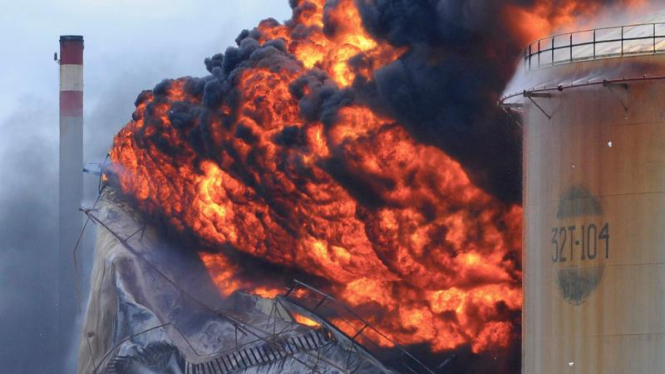 Kebakaran kilang minyak Pertamina di Cilacap
