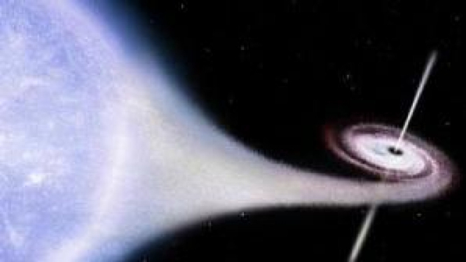 Cygnus X1 sedang menghisap partikel milik bintang di dekatnya.