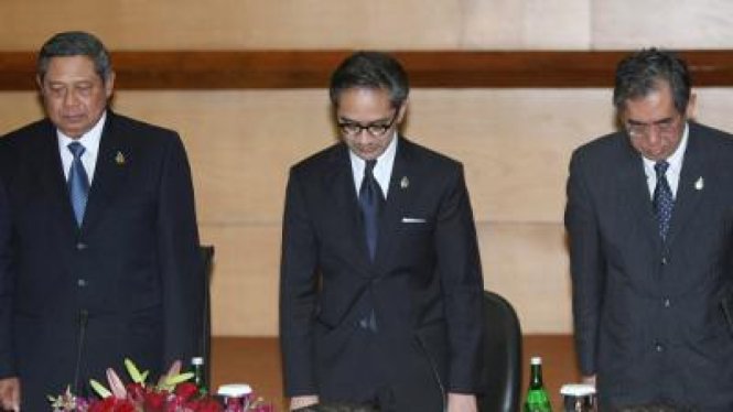 (ki-ka) Presiden SBY, Menlu Marty Natalegawa, Menlu Jepang, Takeaki Matsumoto.