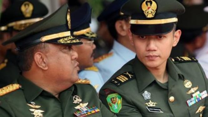 Agus Harimurti Yudhoyono (kanan)