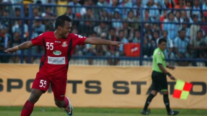 Mohd Safee Sali (Pelita Jaya) merayakan gol