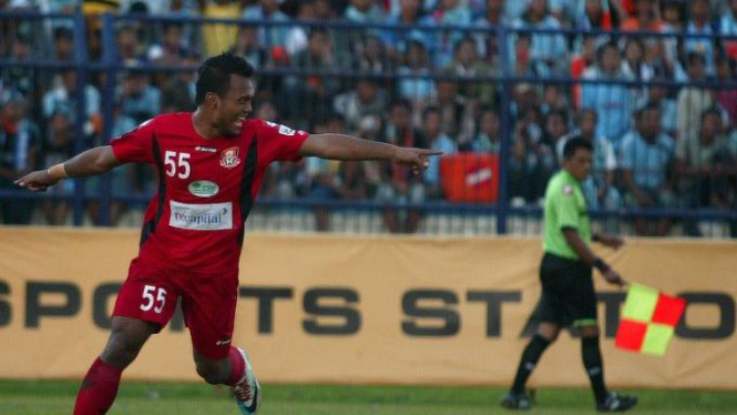 Mohd Safee Sali (Pelita Jaya) merayakan gol