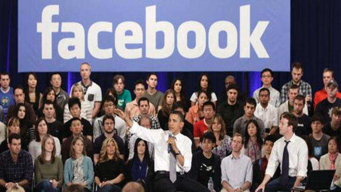 Barack Obama saat bertamu ke Kantor Facebook, 20 April 2011