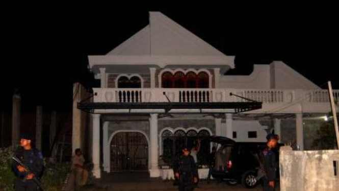 Polisi geledah rumah yang ditempati tersangka teroris Pepi di Banda Aceh