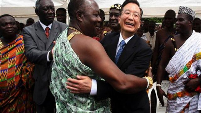 PM China, Wen Jiabao, (kanan tengah) saat ke Ghana pada 2006 