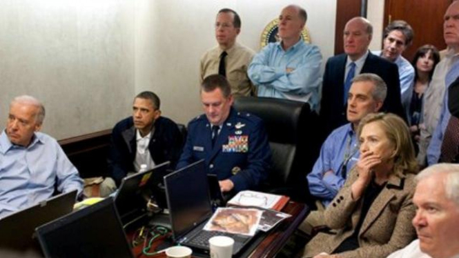 Presiden Obama dan para pejabat tinggi AS memantau operasi Osama bin Laden