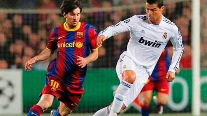 Lionel Messi (kiri) dan Cristiano Ronaldo