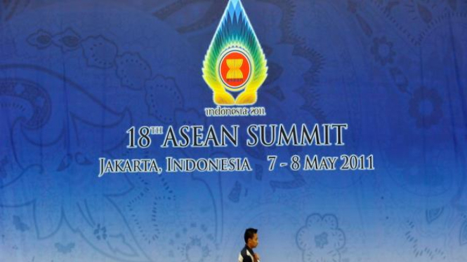 Gambar logo KTT ASEAN 2011 di Jakarta