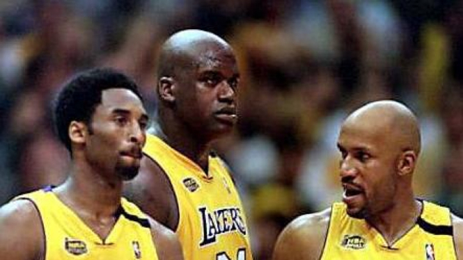 Ron Harper (kanan) bersama Shaquille O'Neal dan Kobe Bryant