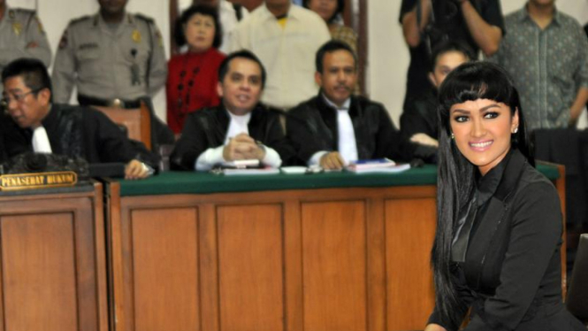 Sidang Julia Perez